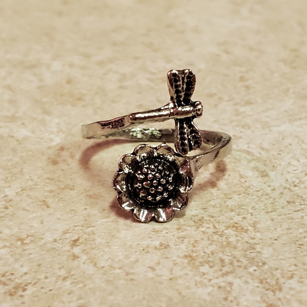 New dragonfly sunflower ring size 7